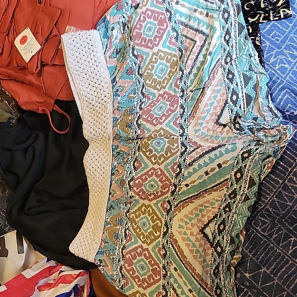 SHORTS WITH POCKETS